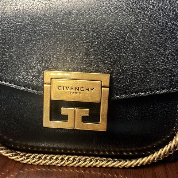 Givenchy GV3 - Picture 3 of 4